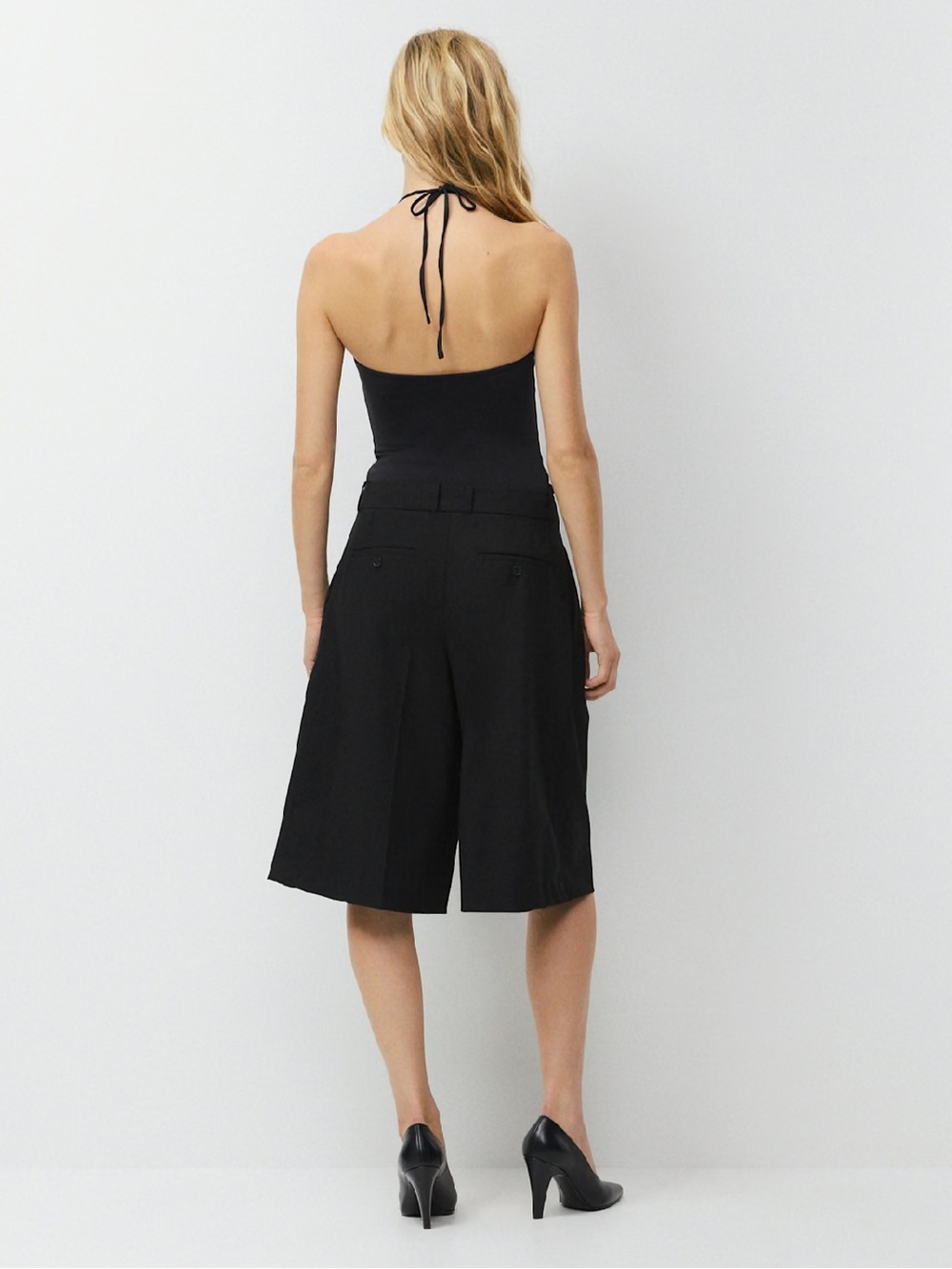Aritzia Original Contour Grace Halter Top Black - Picture 3 of 4